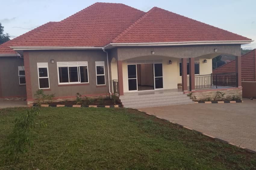 Posh 4 Bedroom Bangalow in Akright Estate Entebbe Road for Sale 1