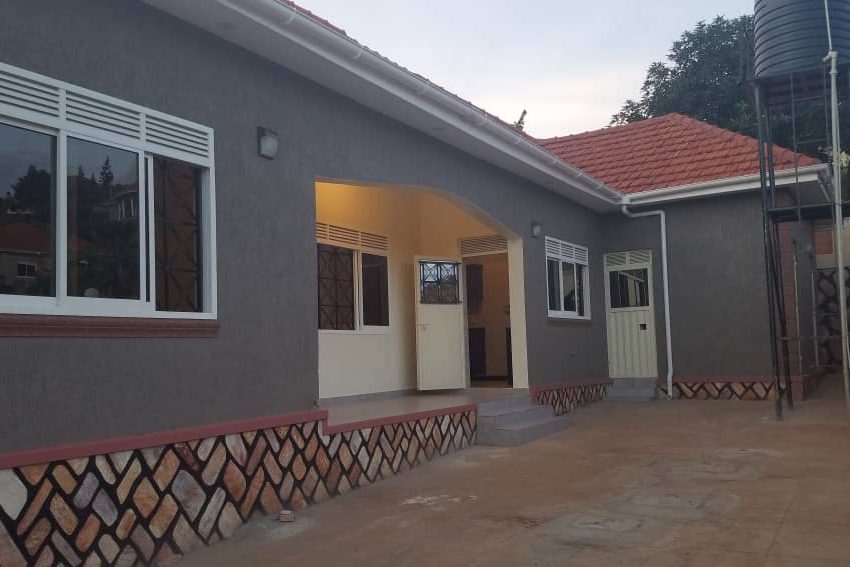 Posh 4 Bedroom Bangalow in Akright Estate Entebbe Road for Sale 2